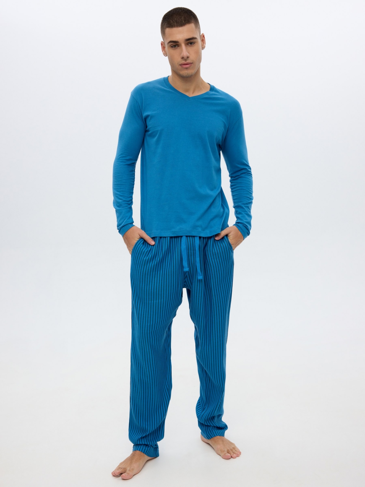 Pijama azul pantalón rayas azul vista media frontal