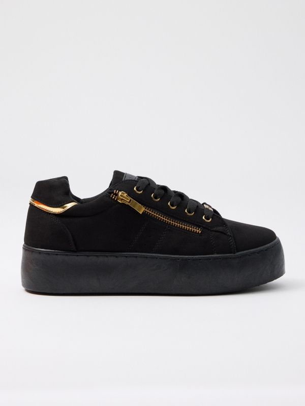 Black sneaker with platform black