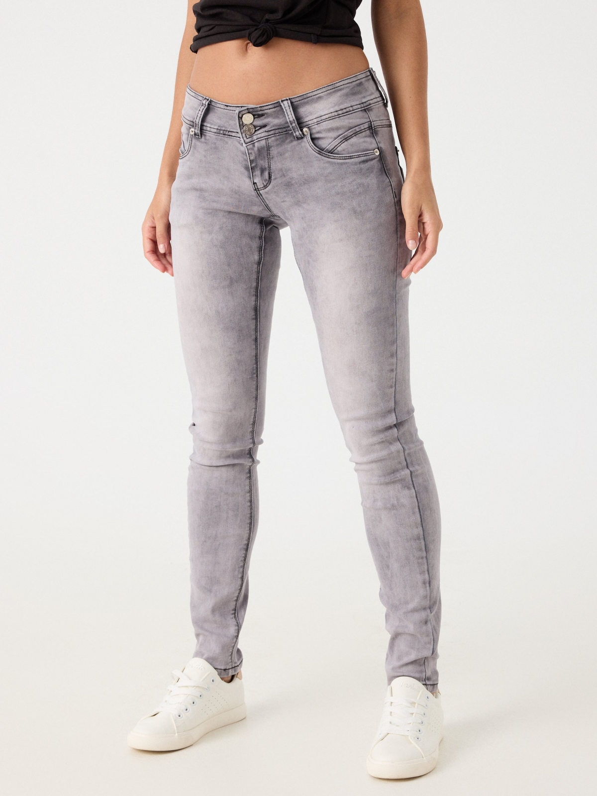 Jeans skinny com cintura baixa e efeito lavado cinza claro vista meia frontal