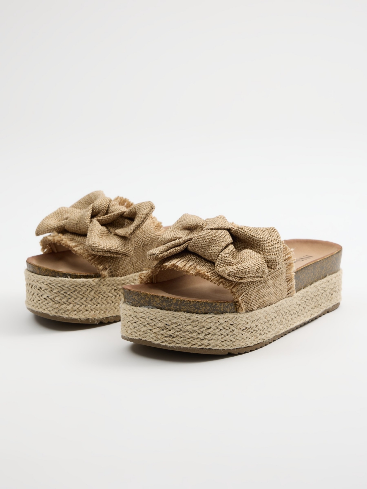 Jute sandal with bow sand 45º front view