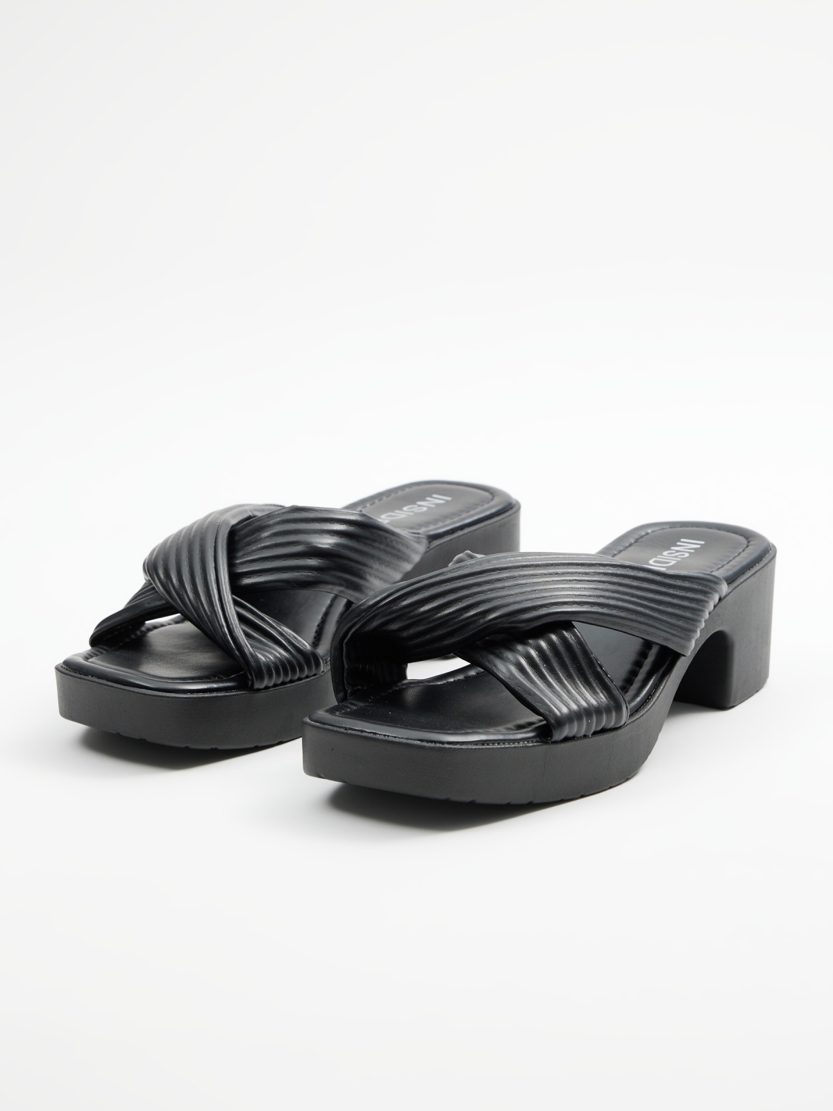 Platform sandal with crossed strap black 45º front view
