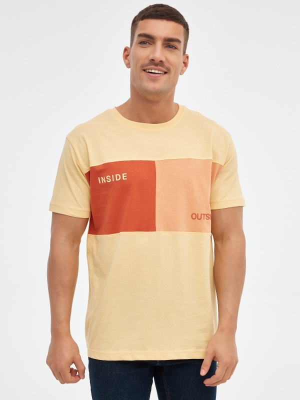 T-shirt de bloco de cor exterior amarelo claro vista meia frontal