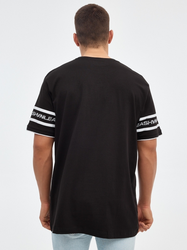 Camiseta deportiva negro vista media trasera