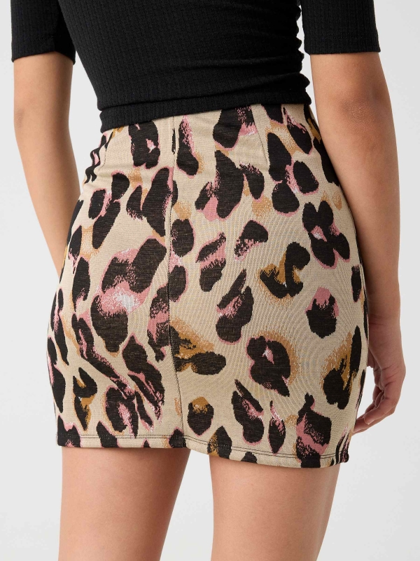 Leopard print skirt beige detail view