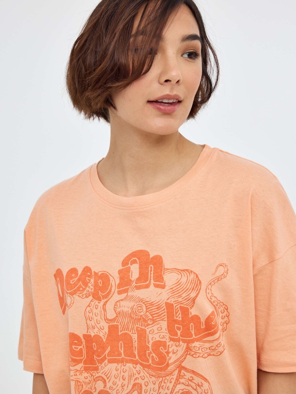 Oversized printed t-shirt peach detail view