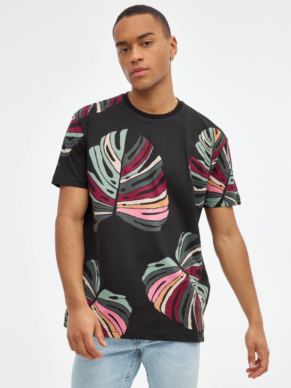 Camiseta print hojas multicolor negro vista media frontal