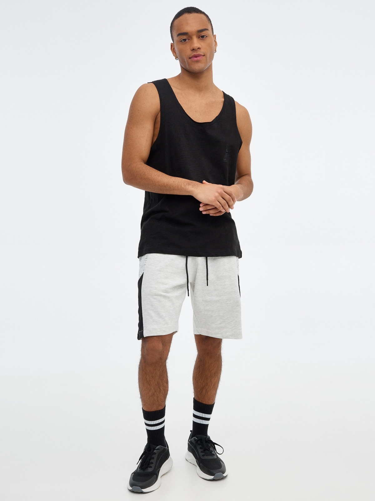 Bermuda jogger shorts with side band light grey vigore front view