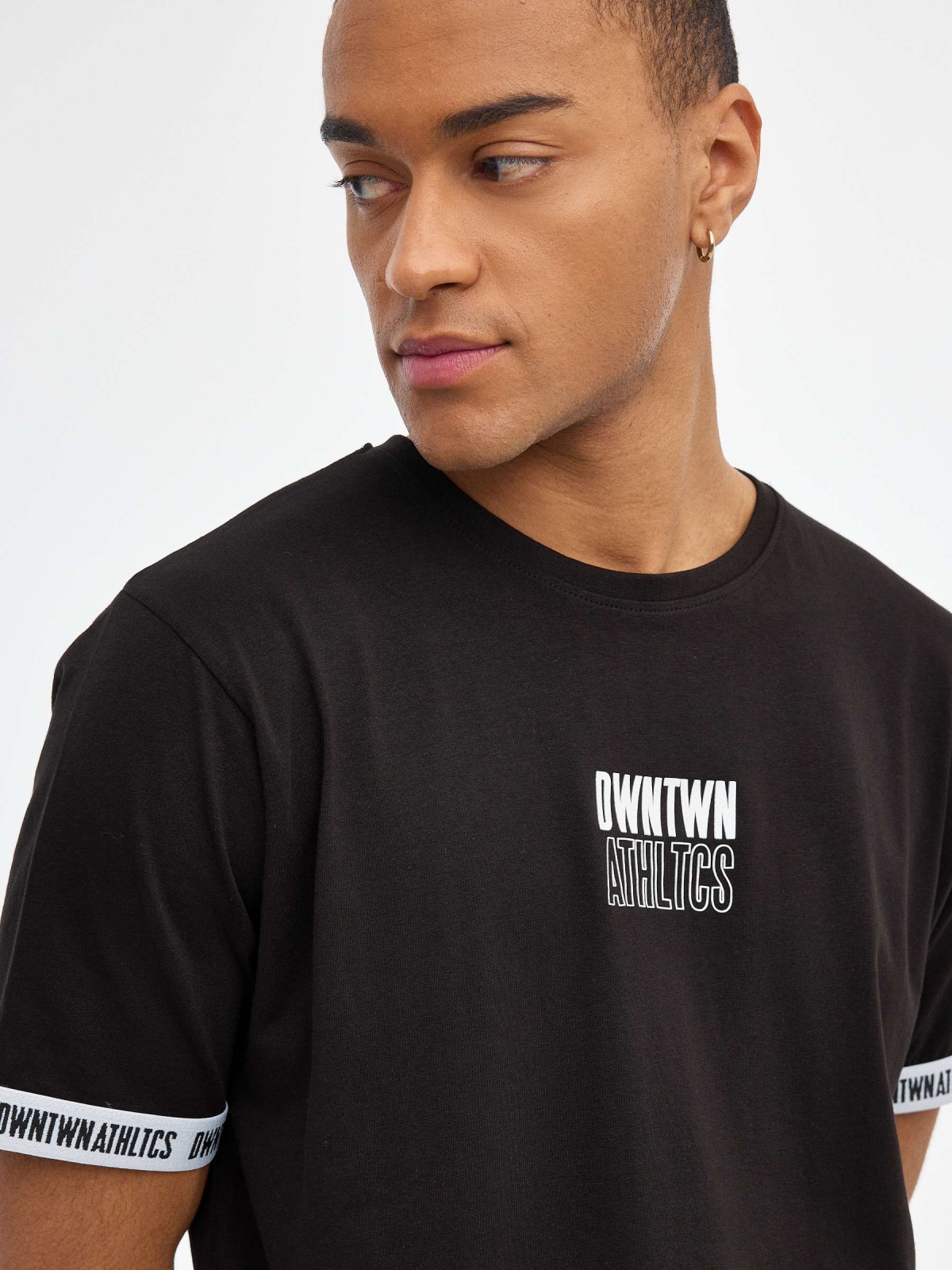 T-shirt ATHLTCS preto vista detalhe