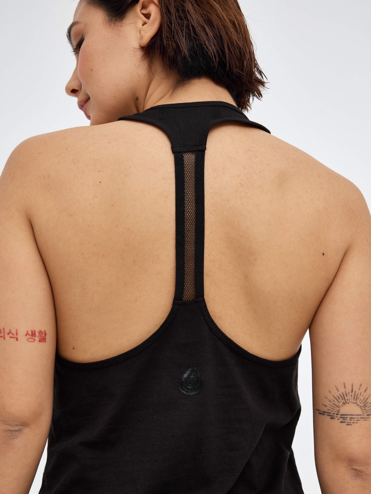 Camiseta espalda nadadora negro vista detalle