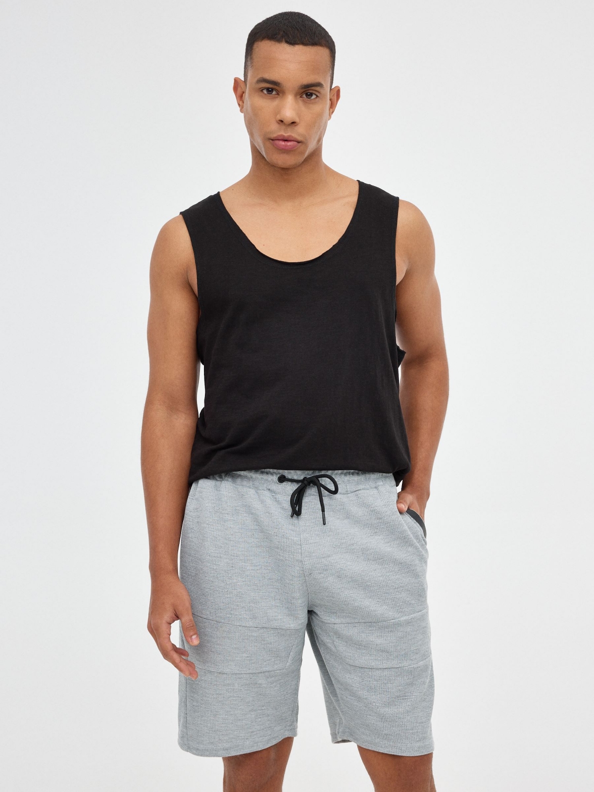 Gray jogger bermuda grey middle front view