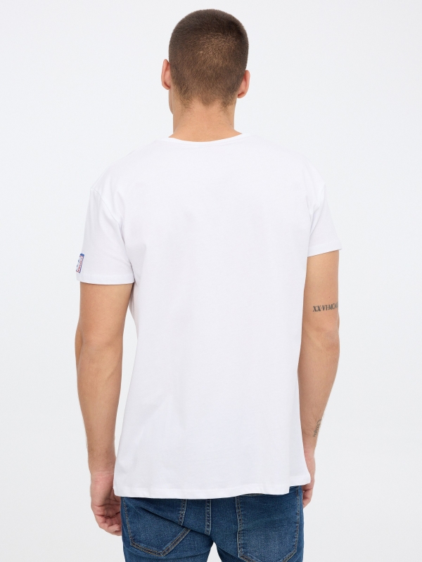 T-shirt Snoopy branco vista meia traseira