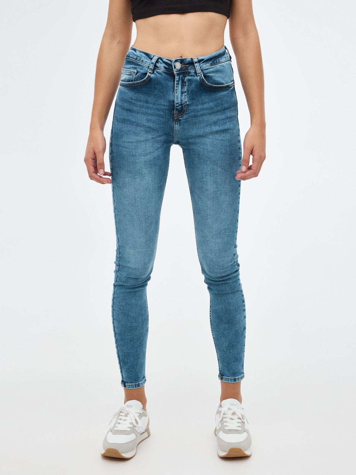 Jeans Skinny Tiro Medio azul vista media frontal