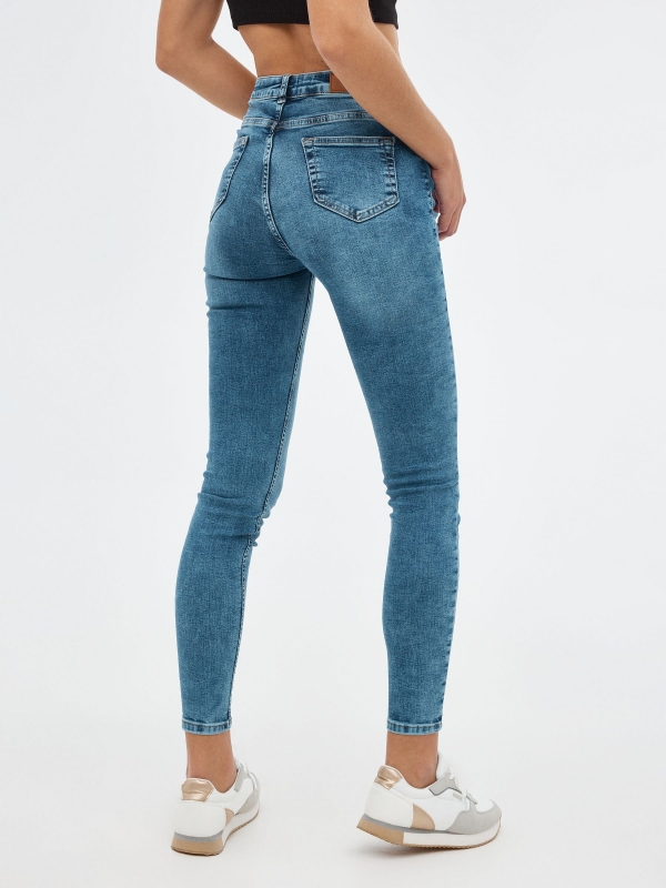 Jeans Skinny Tiro Medio azul vista media trasera