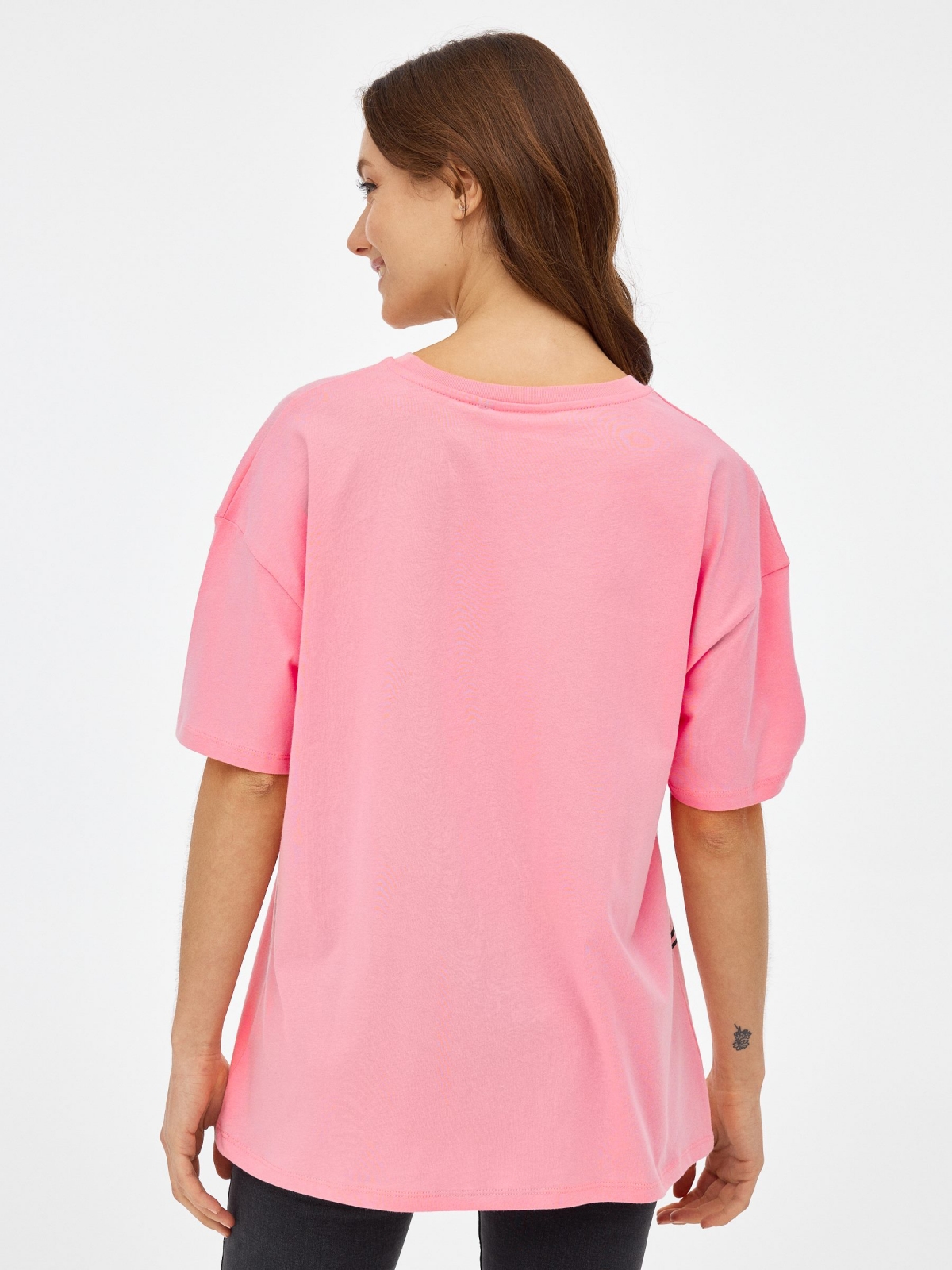 T-shirt oversized Tom & Jerry rosa claro vista meia traseira
