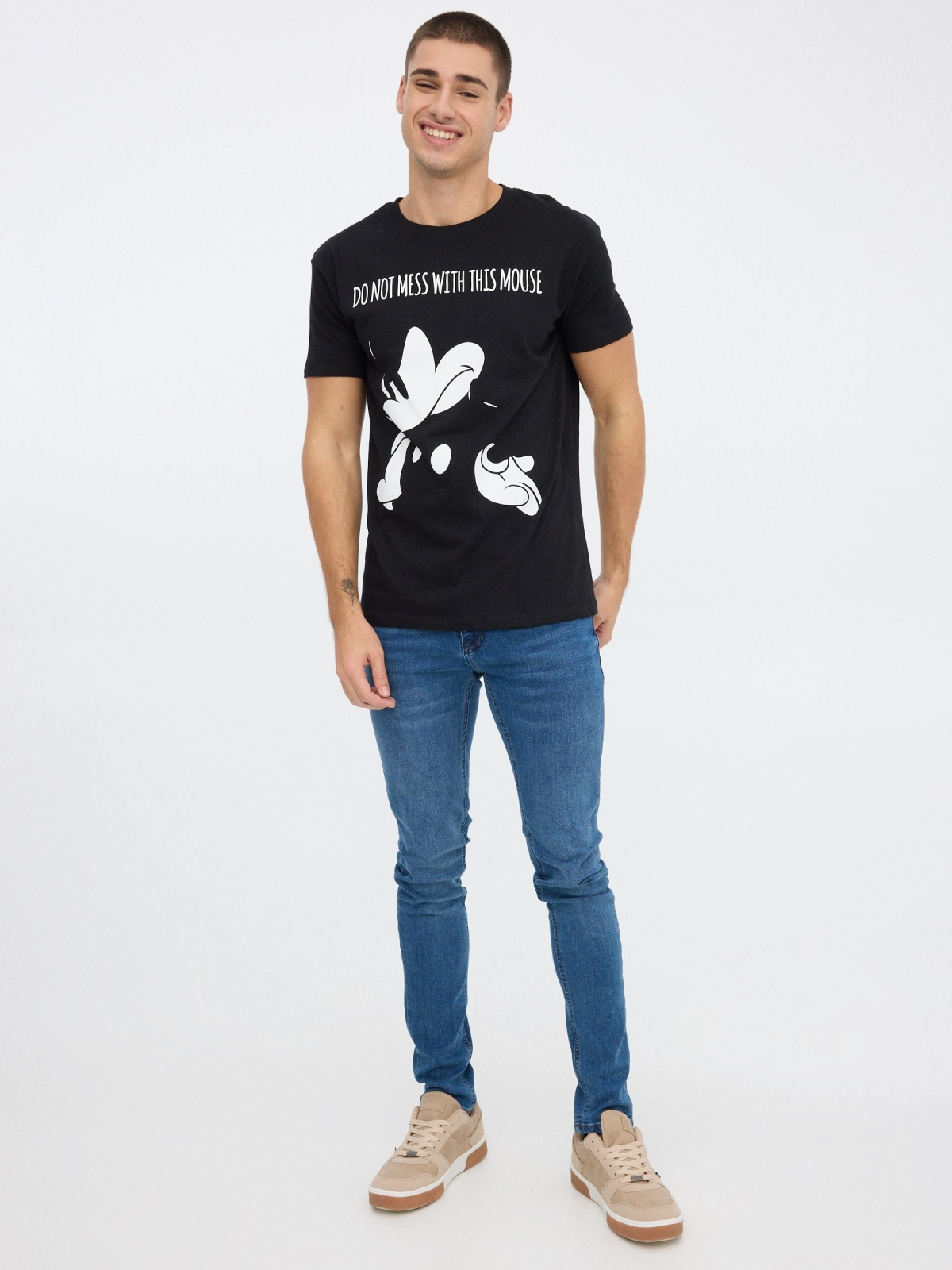 T-shirt Mickey Mouse preto vista geral frontal