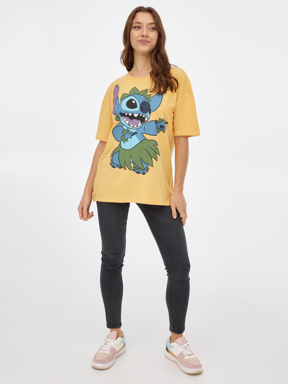 T-shirt oversized Stitch amarelo pastel vista geral frontal