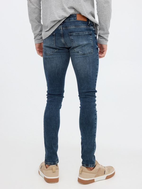 Jeans super slim azul oscuro vista media trasera