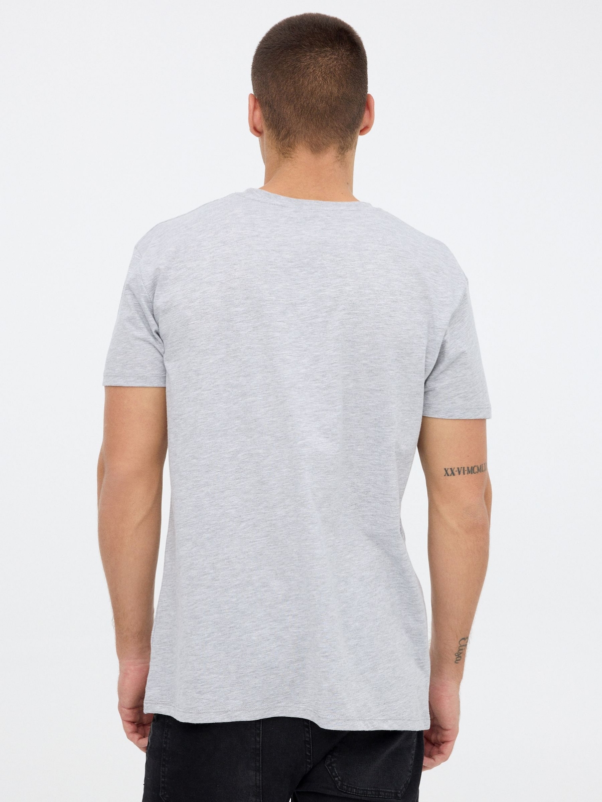 Camiseta Mandalorian gris vista media trasera