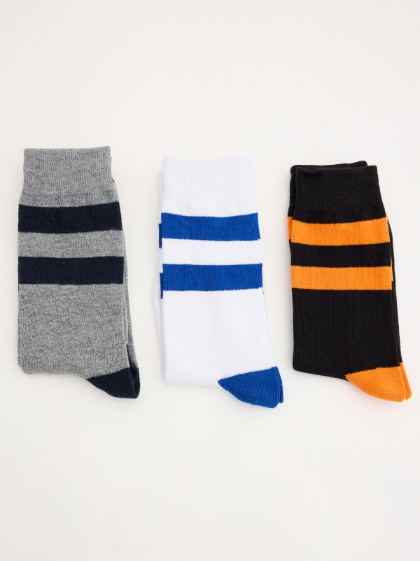 Pack 3 men's sports socks with a model