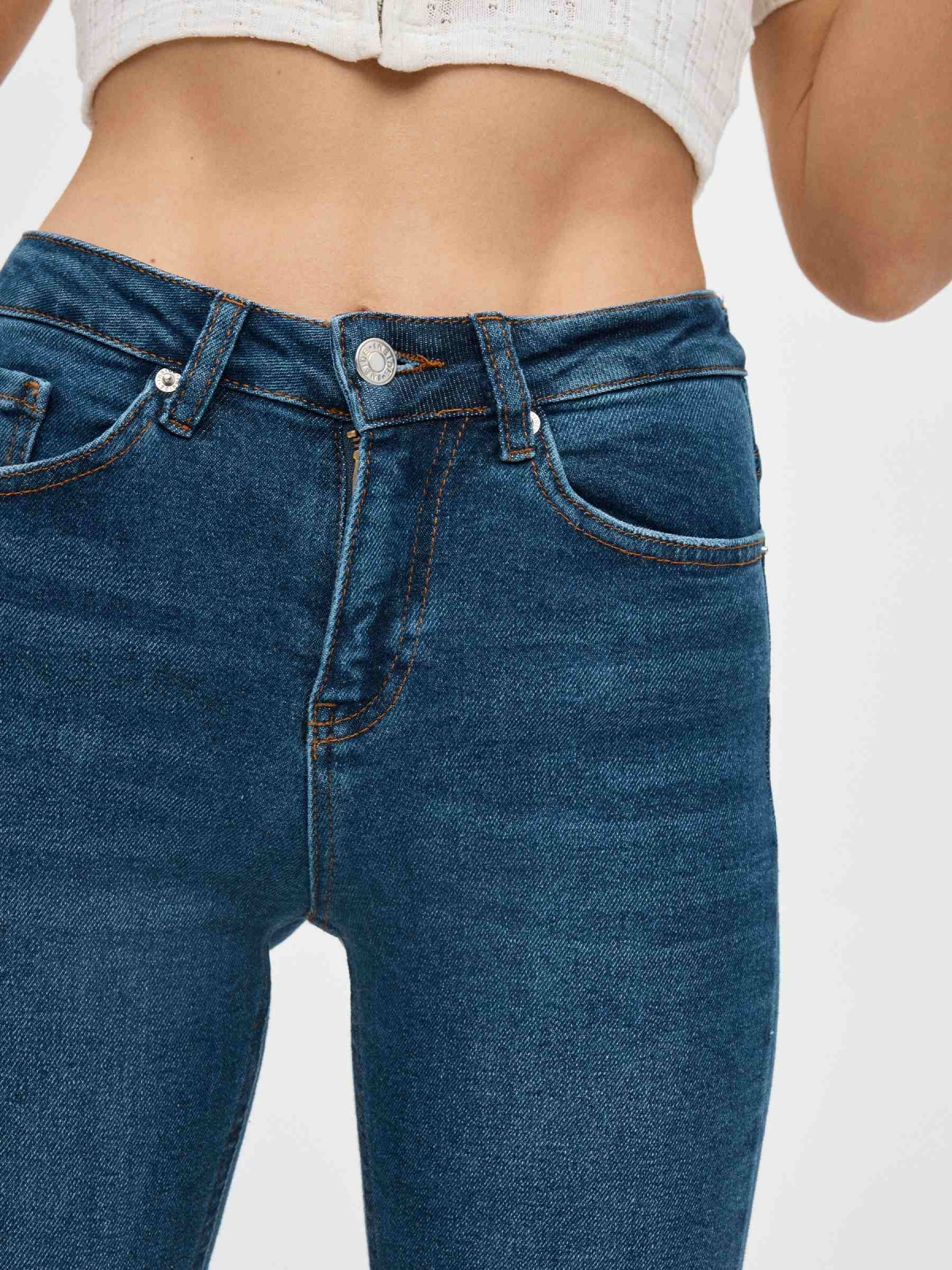 Mid rise skinny jeans blue detail view