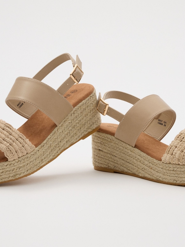 Spade wedge with natural jute sand detail view