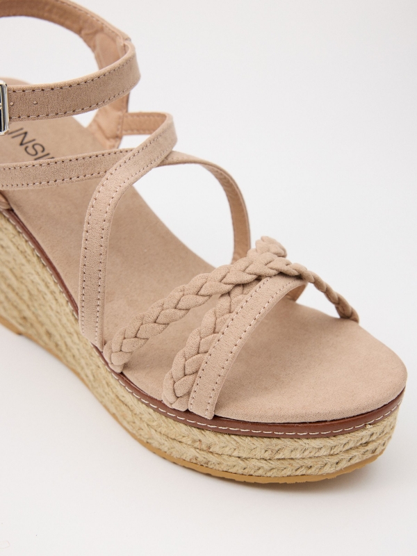 Jute wedge crossed with braided straps powdered pink detail view