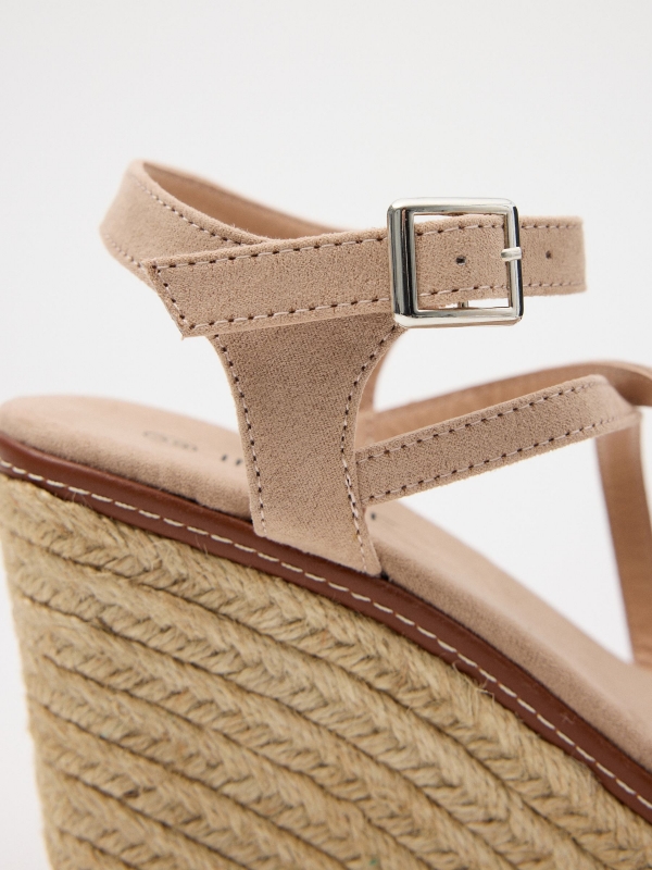 Jute wedge crossed with braided straps powdered pink detail view