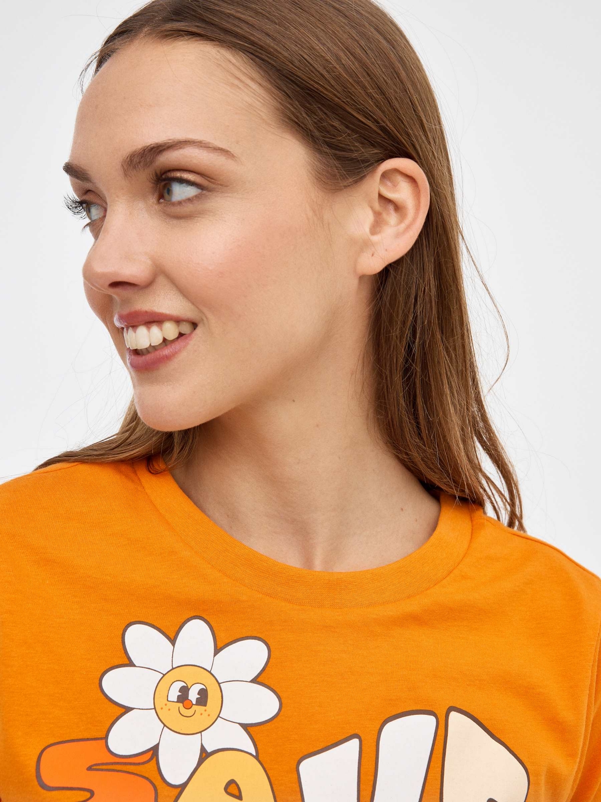 Camiseta Save the Planet naranja primer plano