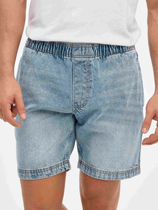 Denim jogger bermuda shorts with elastic blue detail view