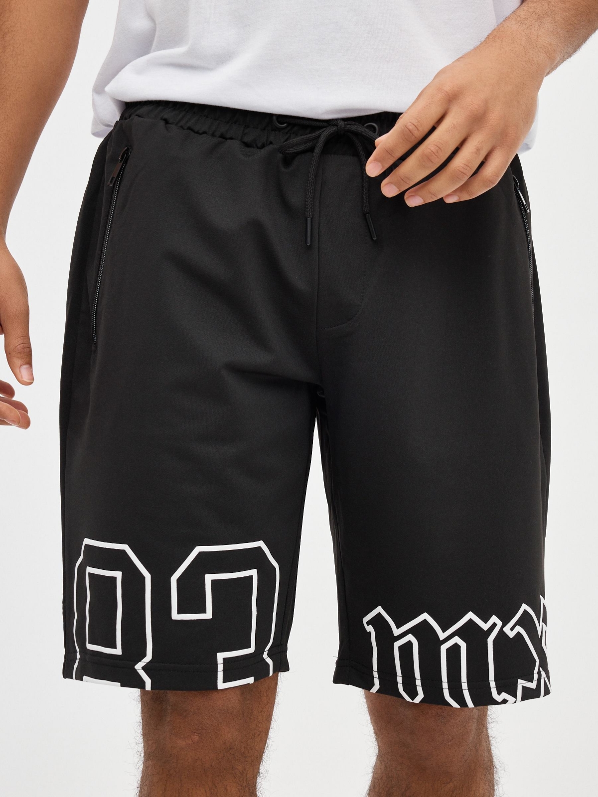 Printed Bermuda jogger shorts black detail view