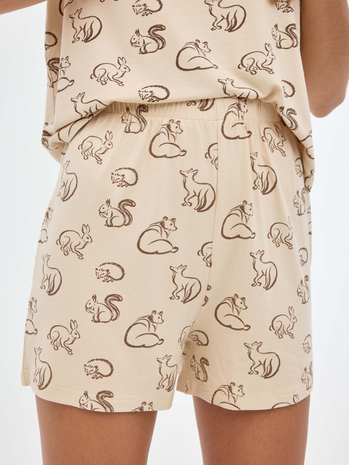 Pijama de impressão animal bege vista detalhe