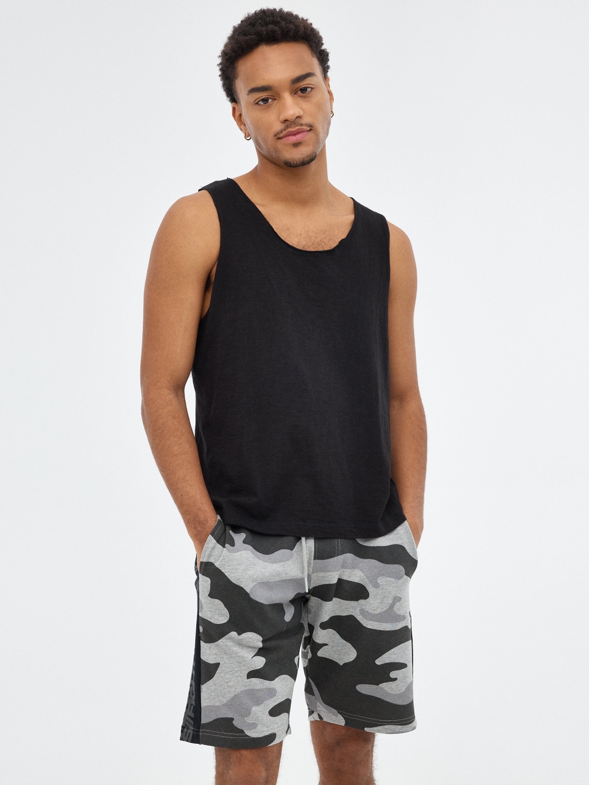 Camouflage jogger Bermuda shorts grey middle front view