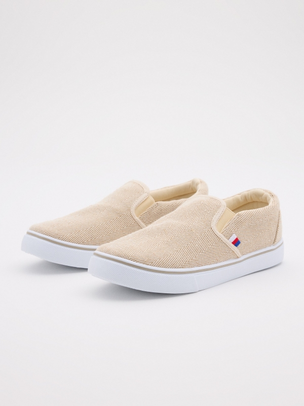 Canvas sneaker with elastic sand