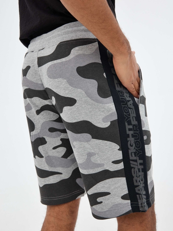 Camouflage jogger Bermuda shorts grey detail view