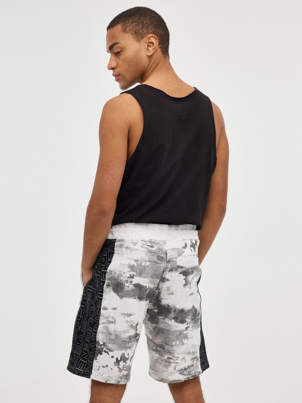 Impressão camuflada Bermudas Jogger Shorts cinza vista meia traseira