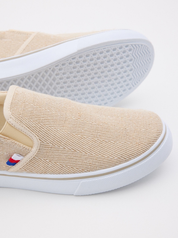 Canvas sneaker with elastic sand detail view