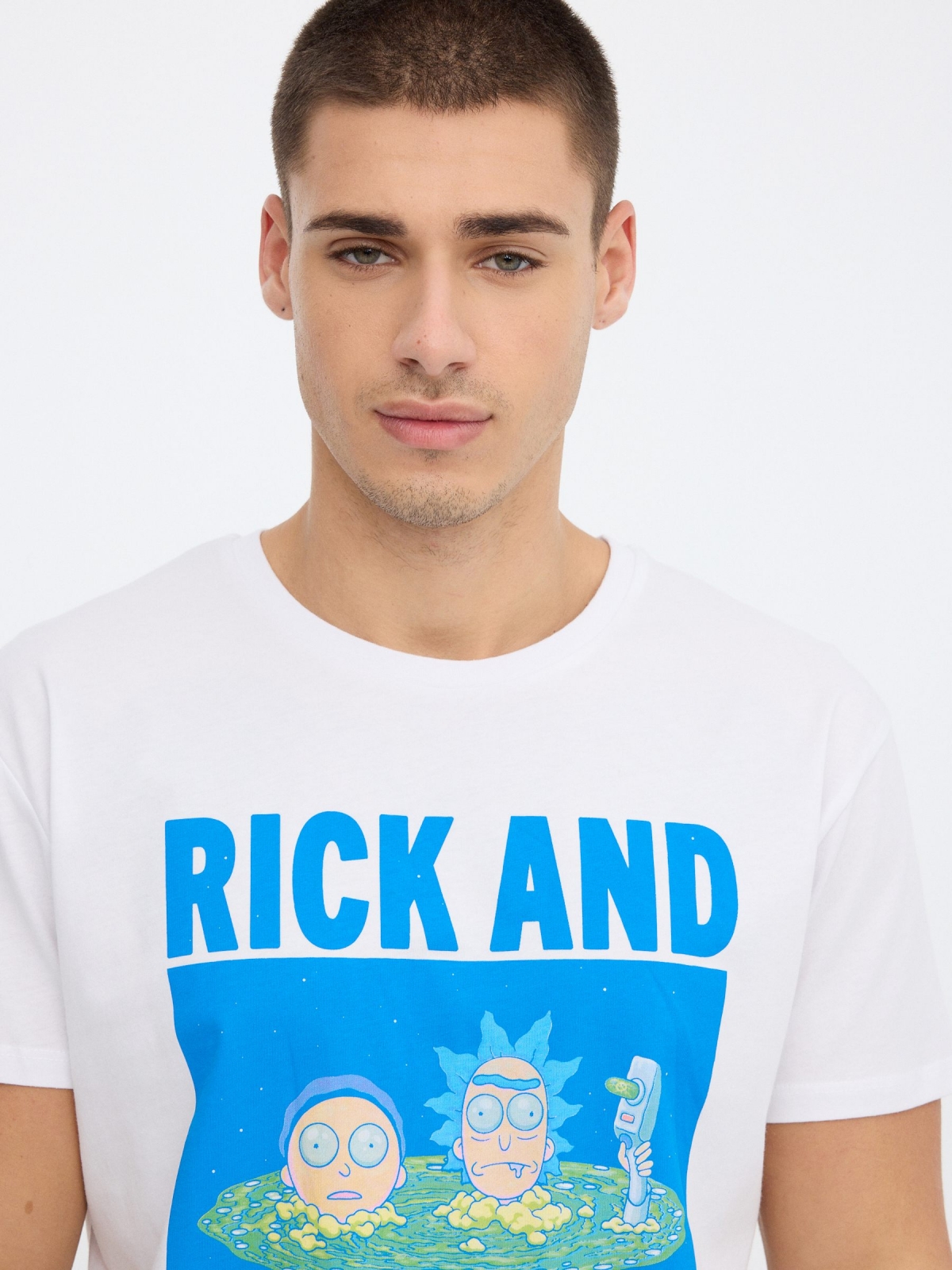 Camiseta Rick & Morty blanco vista detalle
