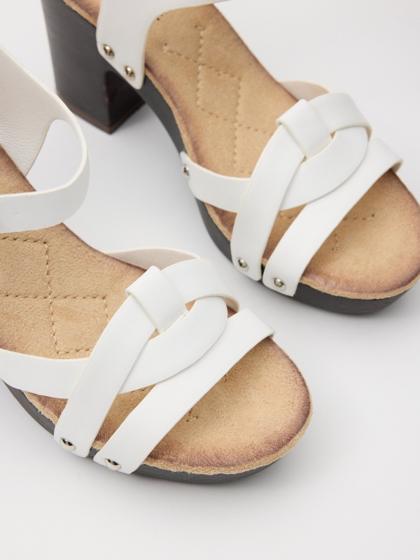 Platform sandal with crossed straps sand detail view