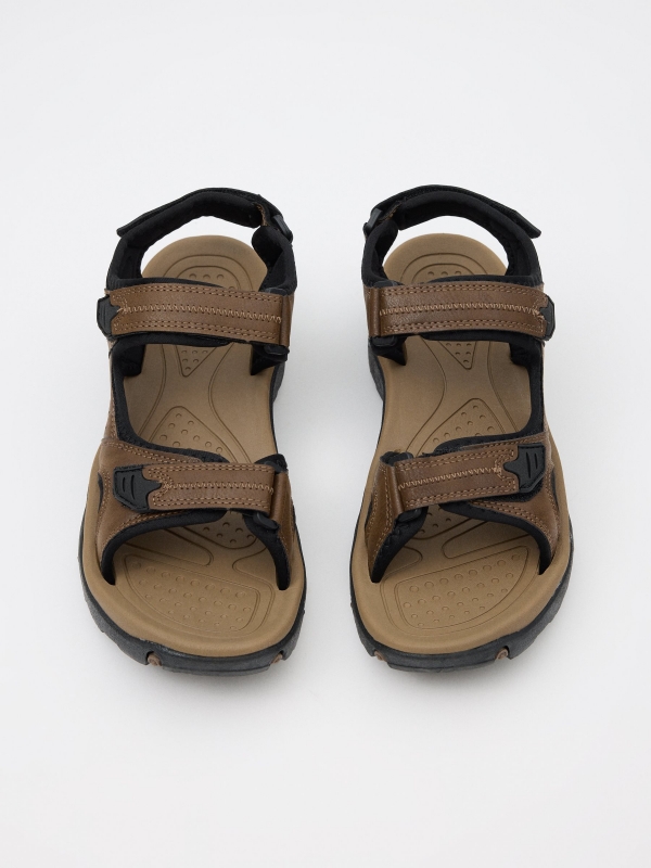 Sandália esportiva marrom efeito de couro marrom escuro vista superior
