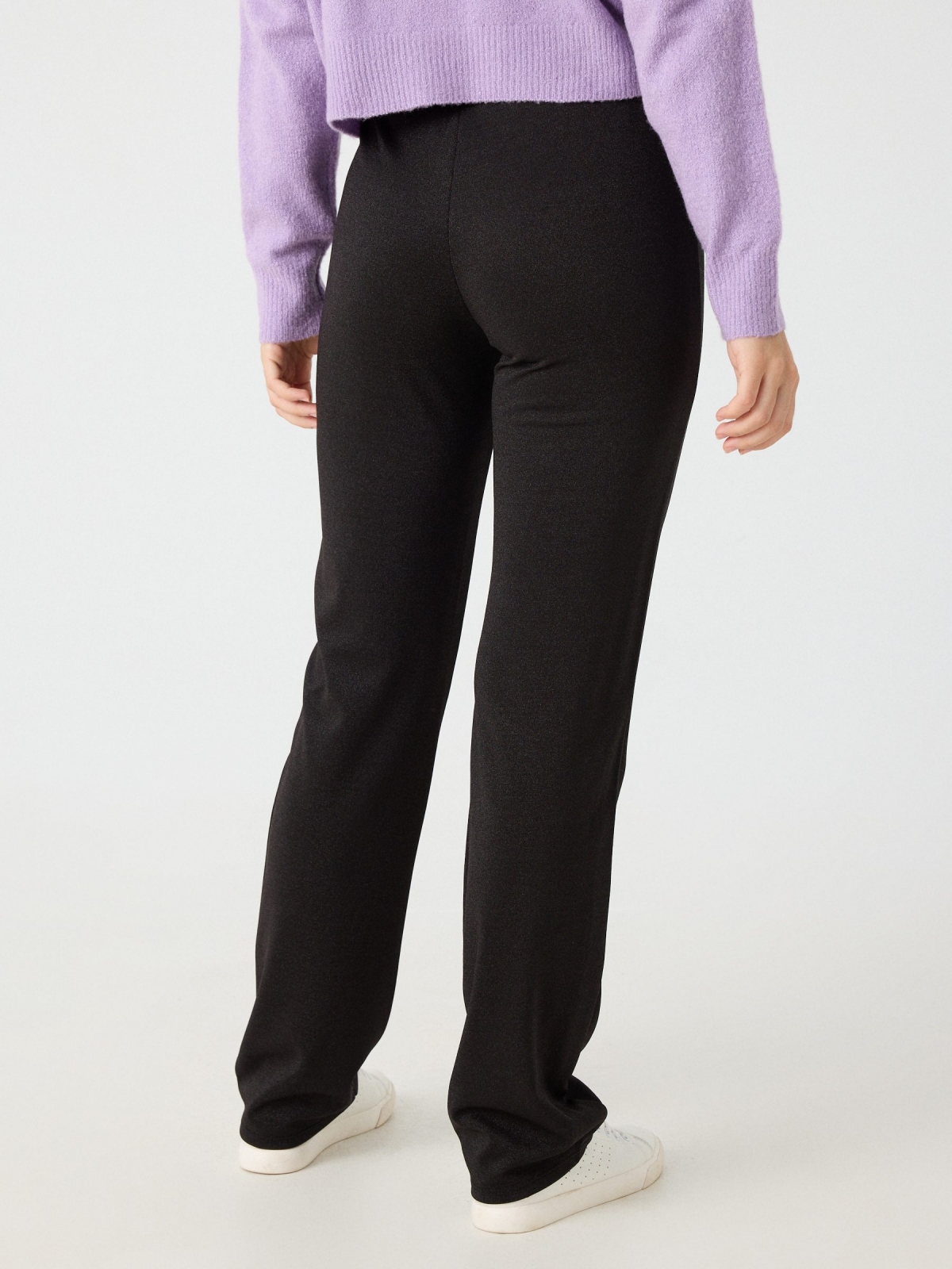 Calça social cintura elástica preto vista meia traseira