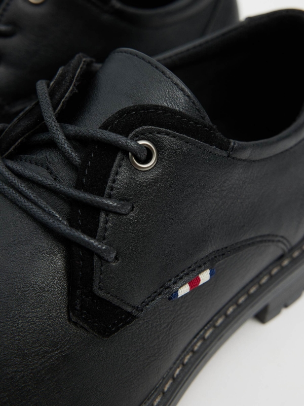 Sapato efeito couro preto preto vista detalhe