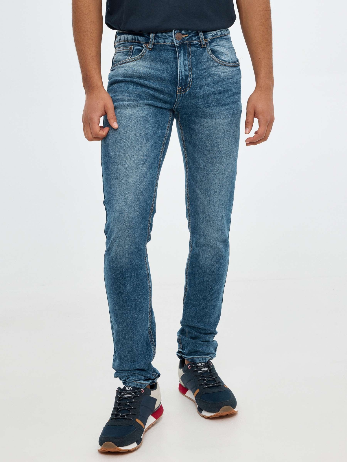 Jeans slim denim azul vista meia frontal