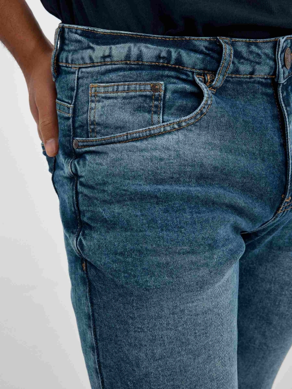 Jeans slim denim azul vista detalhe