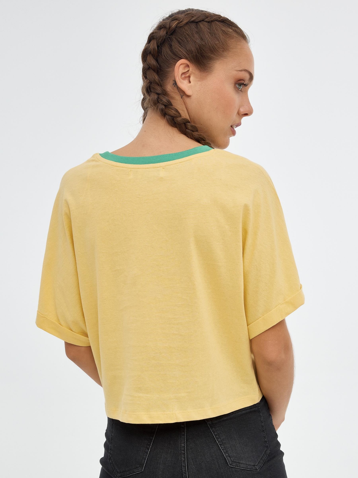 T-shirt crop camaleão amarelo pastel vista meia traseira