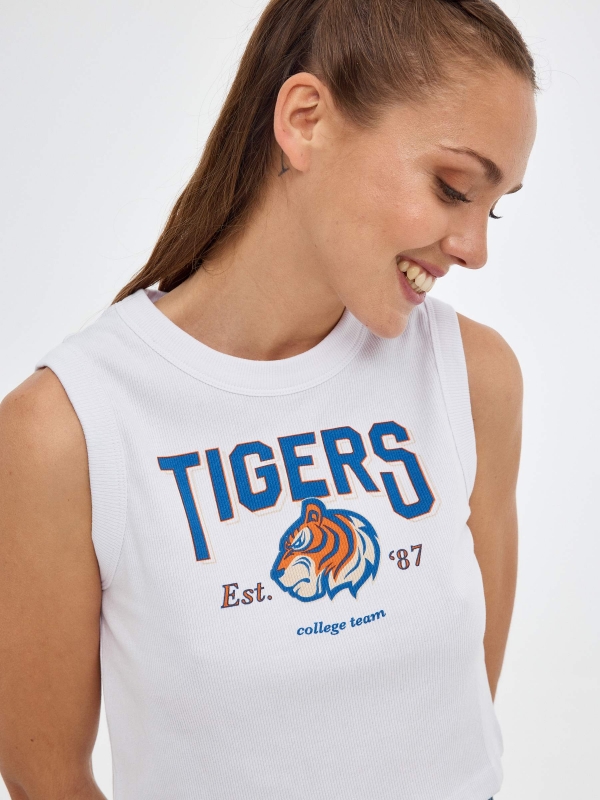 Camiseta crop Tigers blanco vista detalle