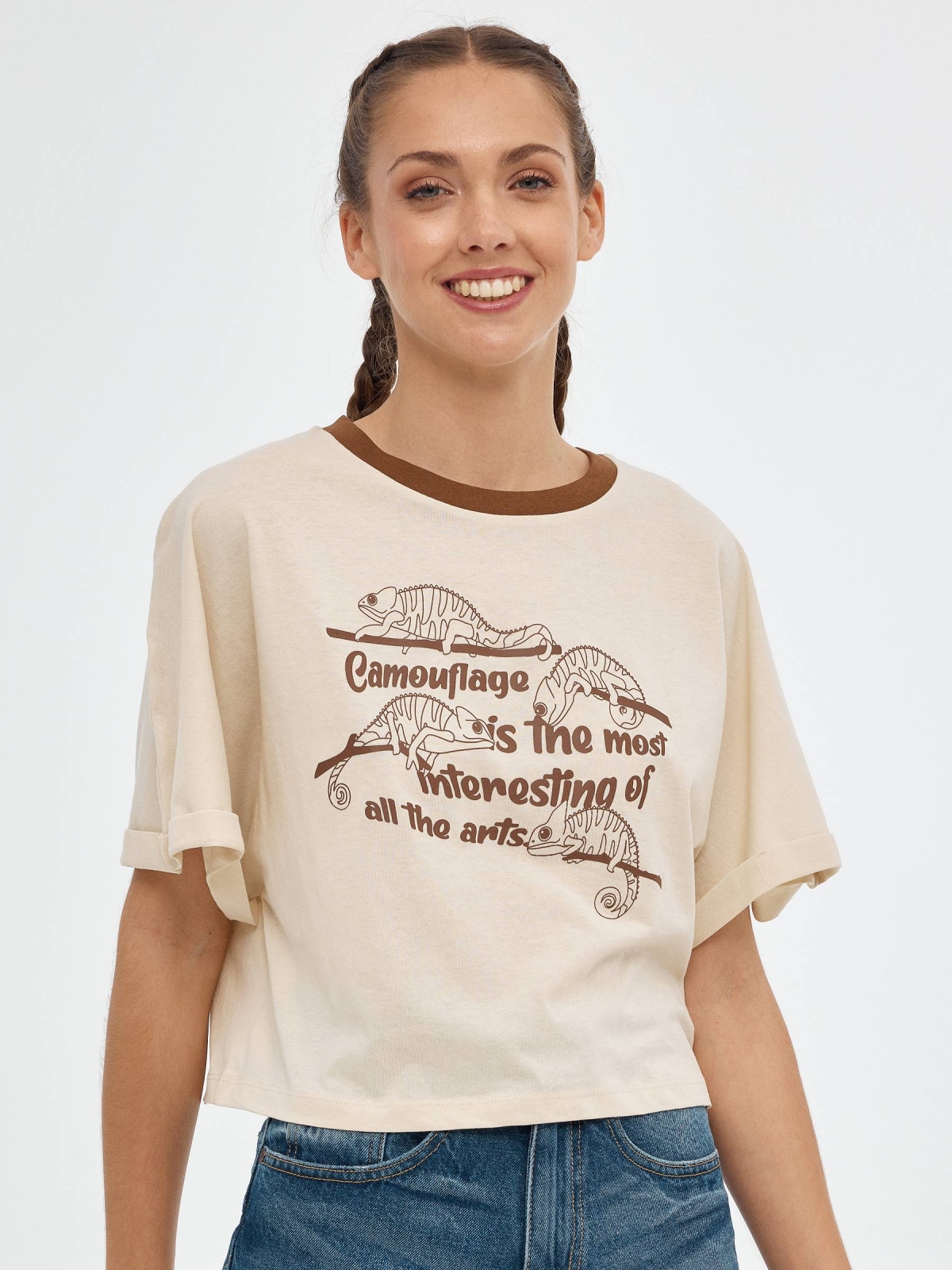 T-shirt crop camaleão areia vista meia frontal