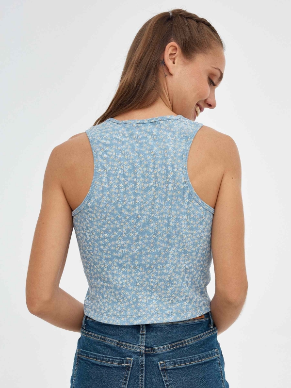 T-shirt de costela com estampado azul aço vista meia traseira