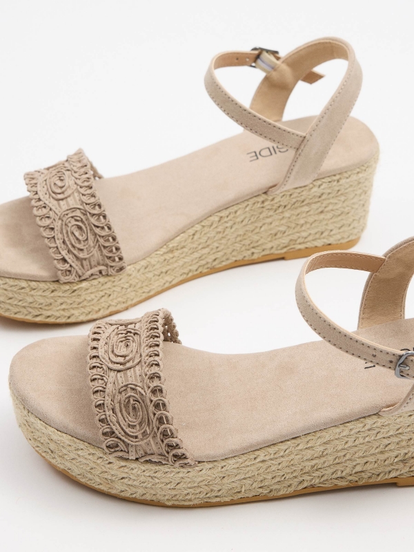 Natural embroidered jute sandal off white detail view