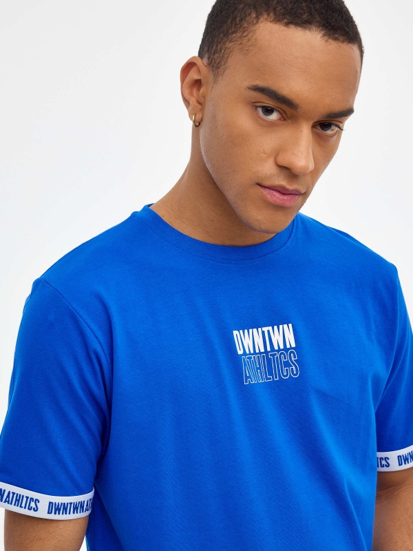 T-shirt ATHLTCS azul eléctrico vista detalhe