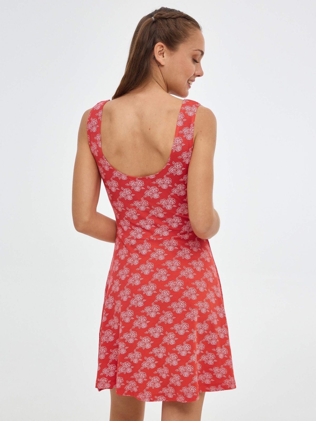 Mini vestido com estampas florais vermelho vista meia traseira